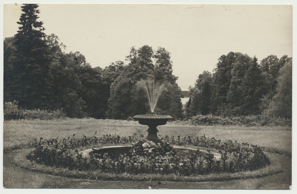 foto, Viljandimaa, Õisu mõis, park, purskkaev, u 1920, foto P. Eier