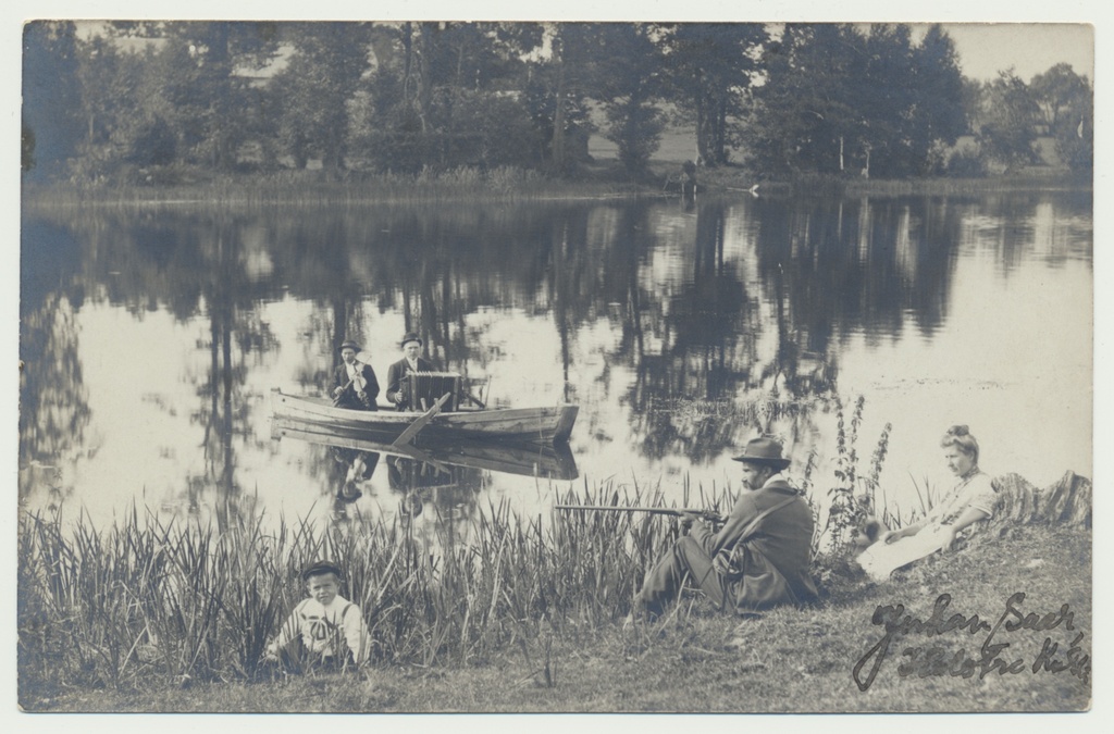 foto, Viljandimaa, Holstre, järv, paat. 2 pillimeest jt, u 1930