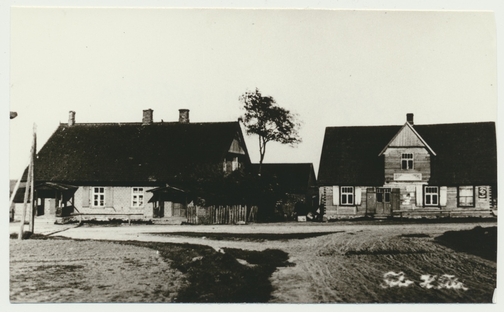 fotokoopia, Viljandimaa, Kõpu, elumajad, kauplus, apteek, u 1920, foto H. Tilk, repro L. Vellema