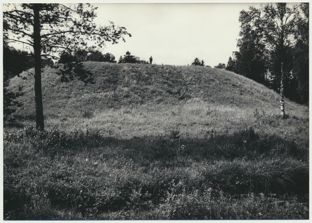 foto, Viljandimaa, Lõhavere linnamägi, 1977, foto E. Veliste