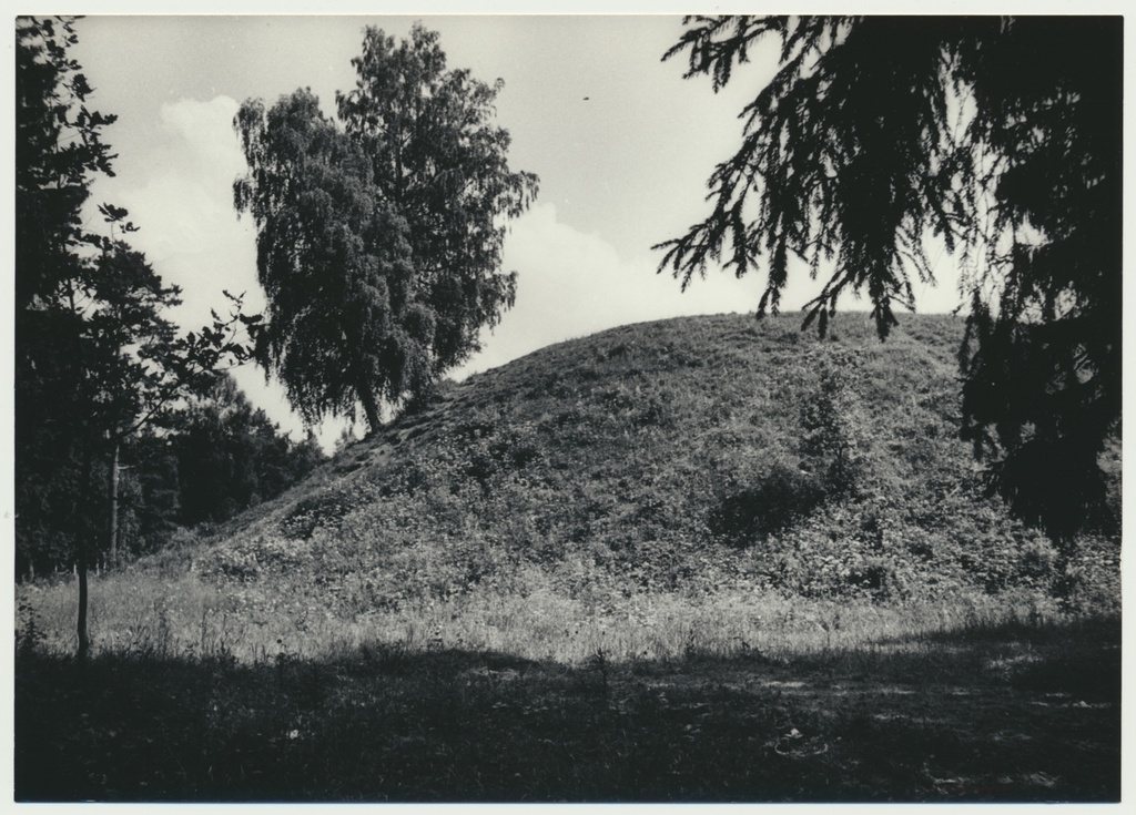 foto, Viljandimaa, Lõhavere linnamägi, 1977, foto E. Veliste