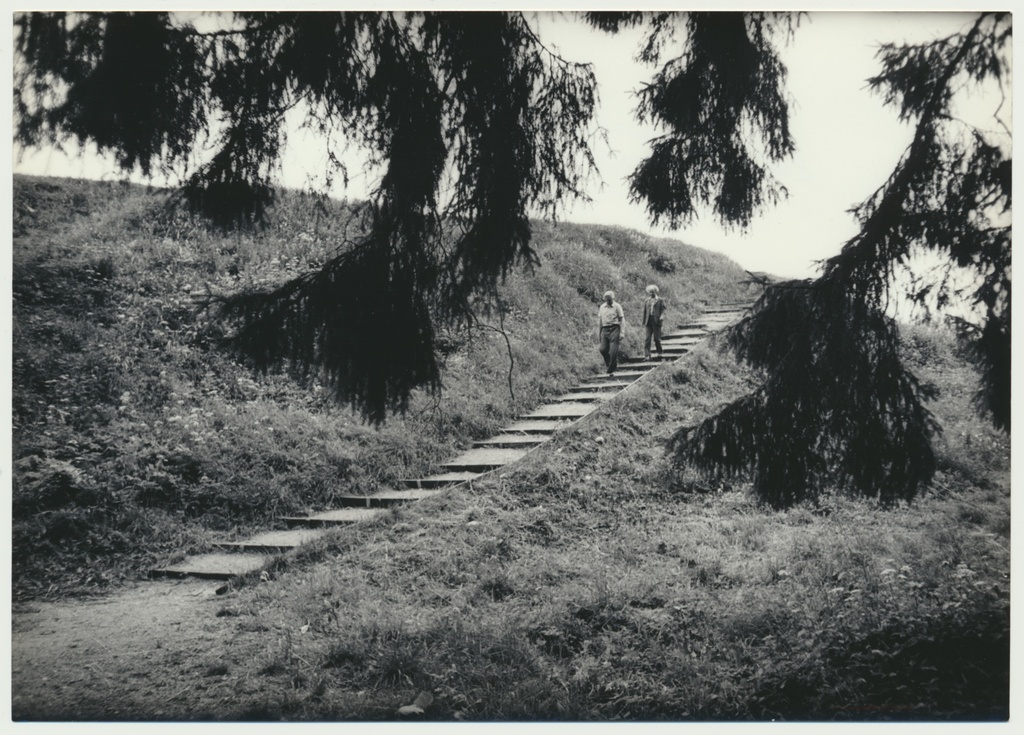foto, Viljandimaa, Lõhavere linnamägi, 1977, foto E. Veliste