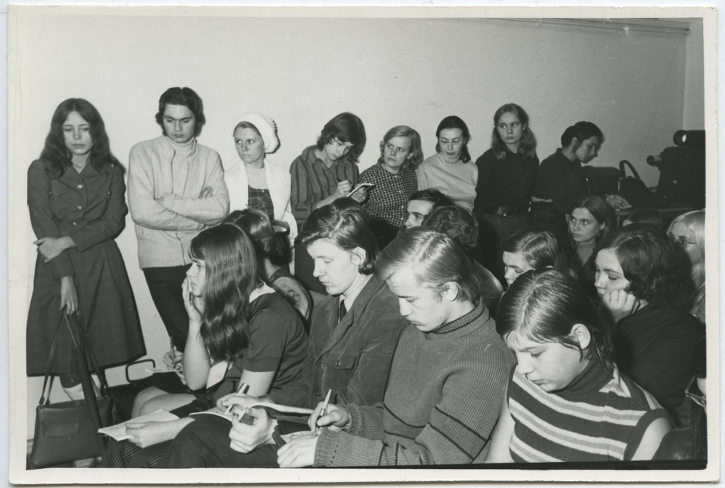 Tsükli "XX sajandi kunst I" avaloeng kunstiteaduse kandidaadilt Jaak Kangilaskilt lektooriumis 26. oktoobril 1971. Vaade lektooriumi.