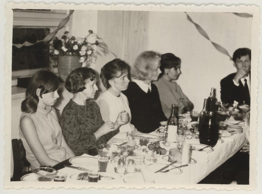 Vanema teadusliku töötaja Ene Õunase ja Tõnu Asu pulmapidu TKM-is 27.09.1969
