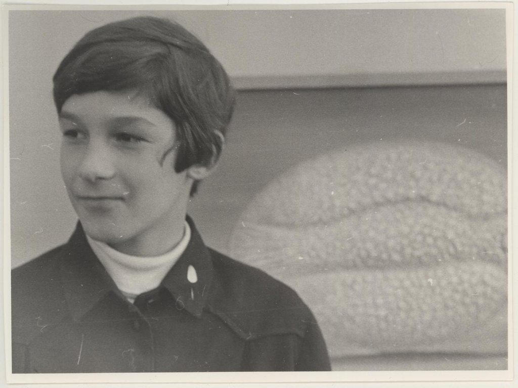 Ülo Soosteri teoste näituse avamine 10.04.1971. I korrusel. Kuntniku poeg Tenno-Pent näitusesaalis
