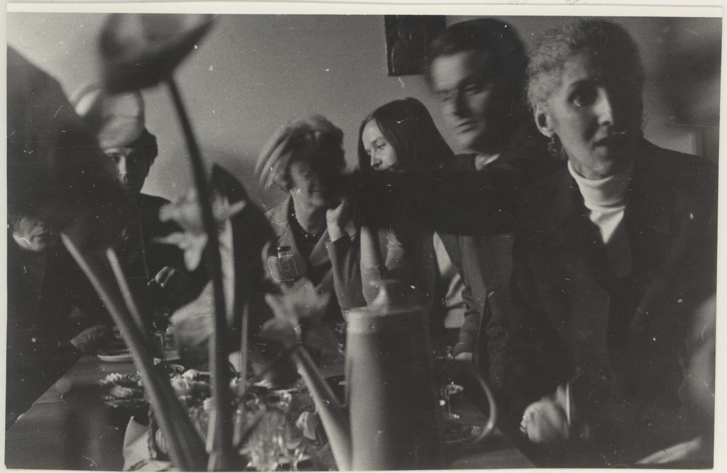 Ülo Soosteri teoste näituse avamisele järgnevalt koosviibimiselt 10.04.1971. Kunstniku lesk Lidia.