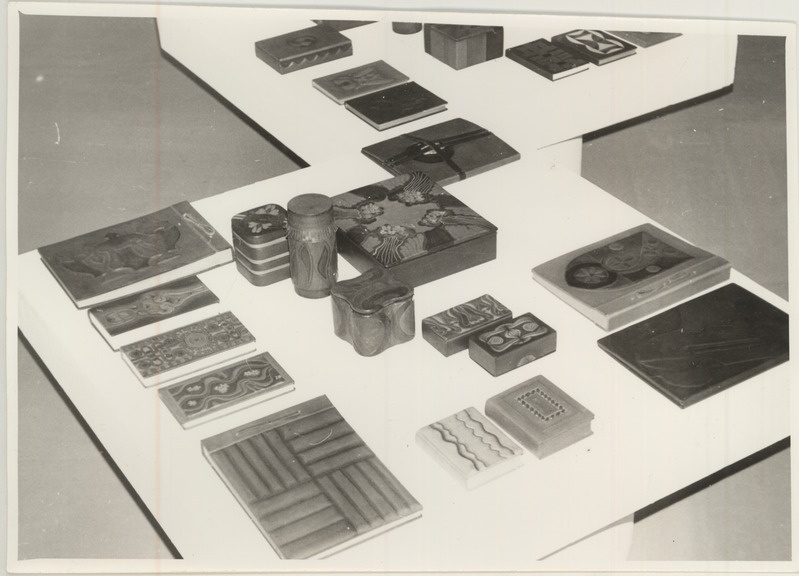 Vanade Tartu kunstikooli õpilastööde näitusele.