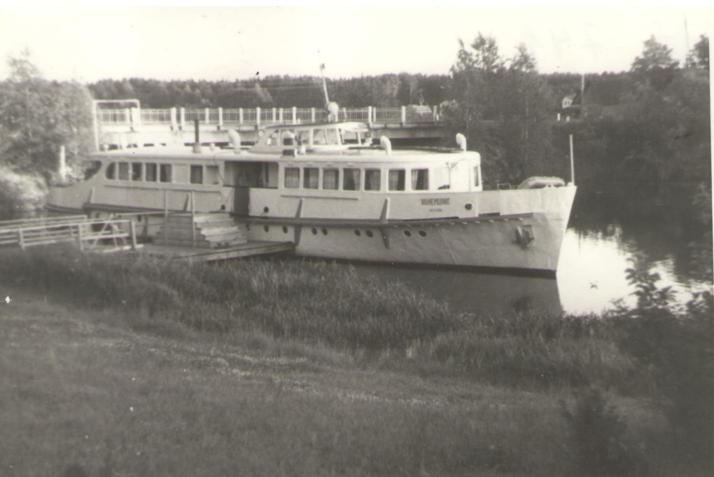 Ship "Vanemuine" in the Lake of Värska.