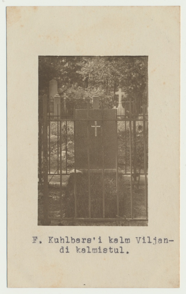 foto, Viljandi Vana kalmistu, F.Kuhlbars´i haud u 1935