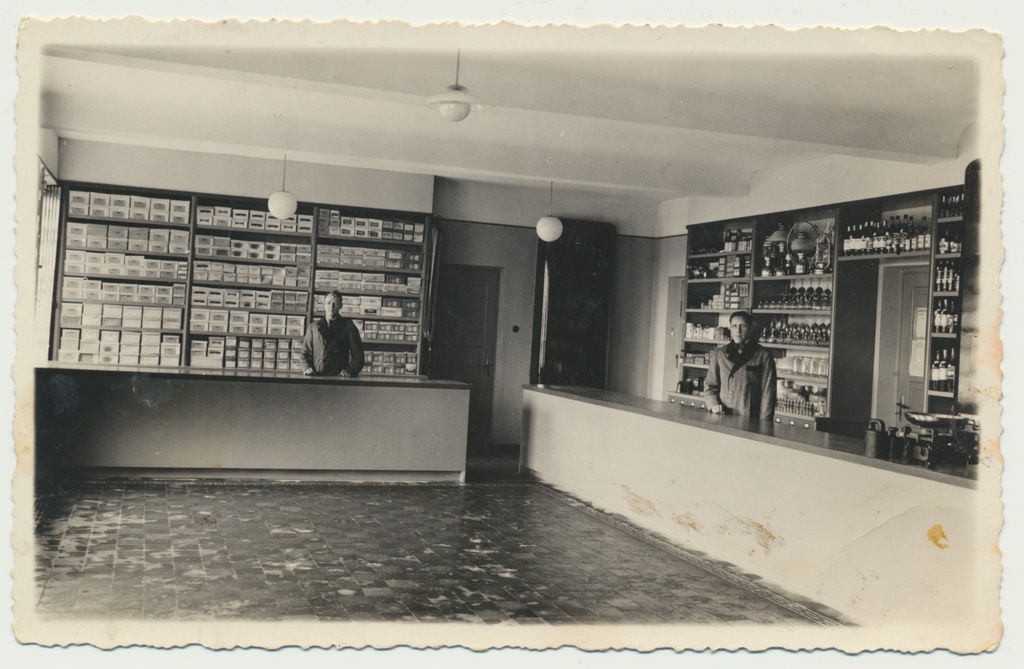 foto, Viljandimaa, Suure-Jaani, kaupluse sisevaade, 1938, foto O. Mägi