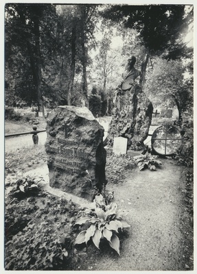 foto, Viljandimaa, Suure-Jaani kalmistu, J. Köleri haud, 1977, foto E. Veliste  duplicate photo