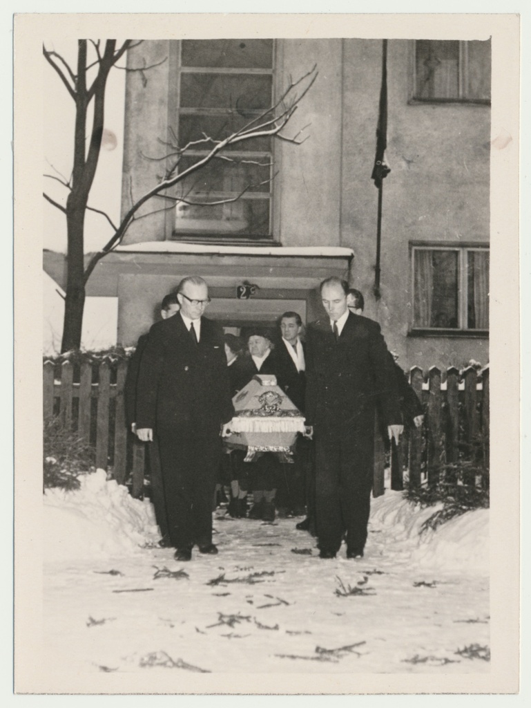 foto, Tartu, kodumajas, Juhan Simmi matused, 1959