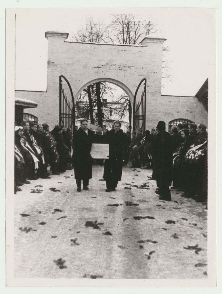 foto, Tartu, Juhan Simmi matused, matuserong, 1959