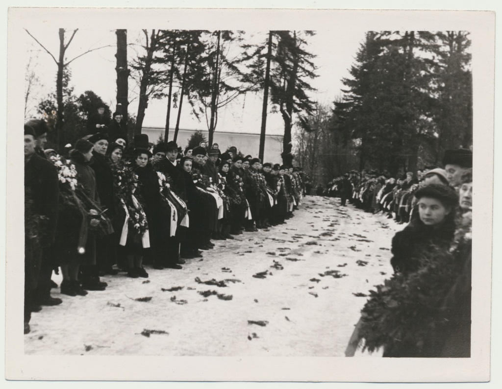 foto, Tartu, Juhan Simmi matused, matuselised, 1959