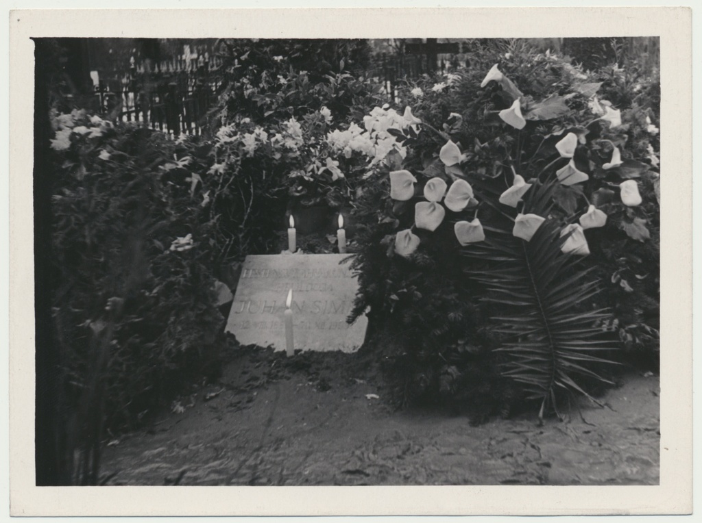 foto, Tartu, Raadi kalmistu, Juhan Simmi matused, haud, 1959