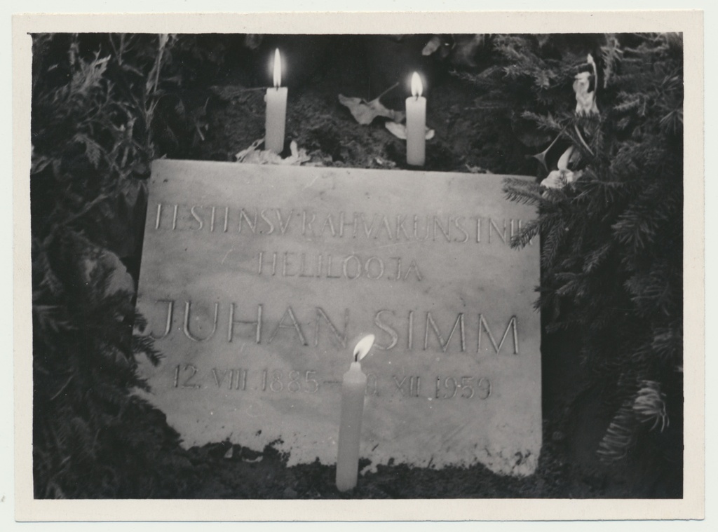 foto, Tartu, Raadi kalmistu, Juhan Simmi matused, hauaplaat, 1959