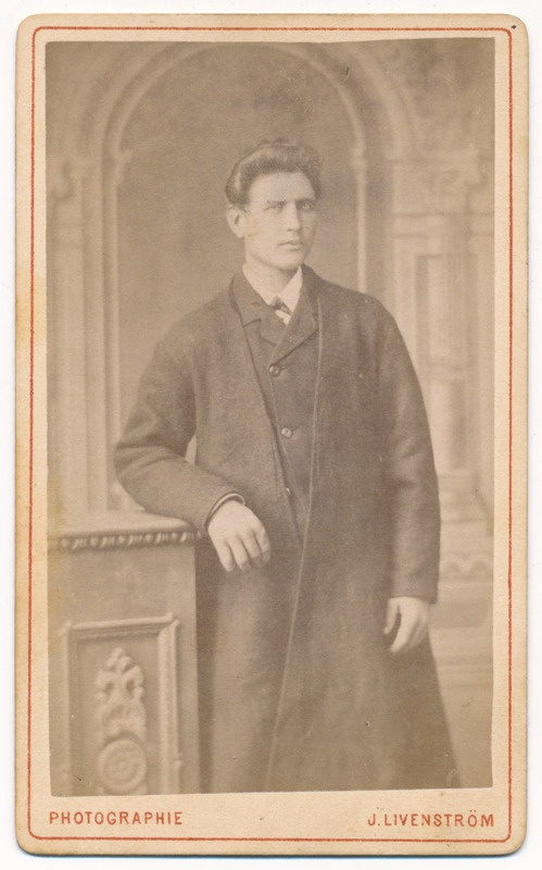 foto mees pikas kuues, 3/4 portree u 1890 F J.Livenström