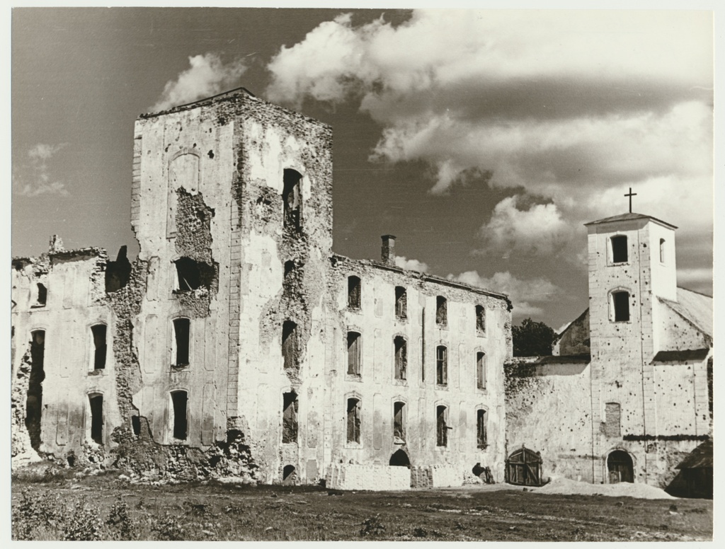 foto, Jõgevamaa, Põltsamaa loss, u 1970, foto L. Vellema