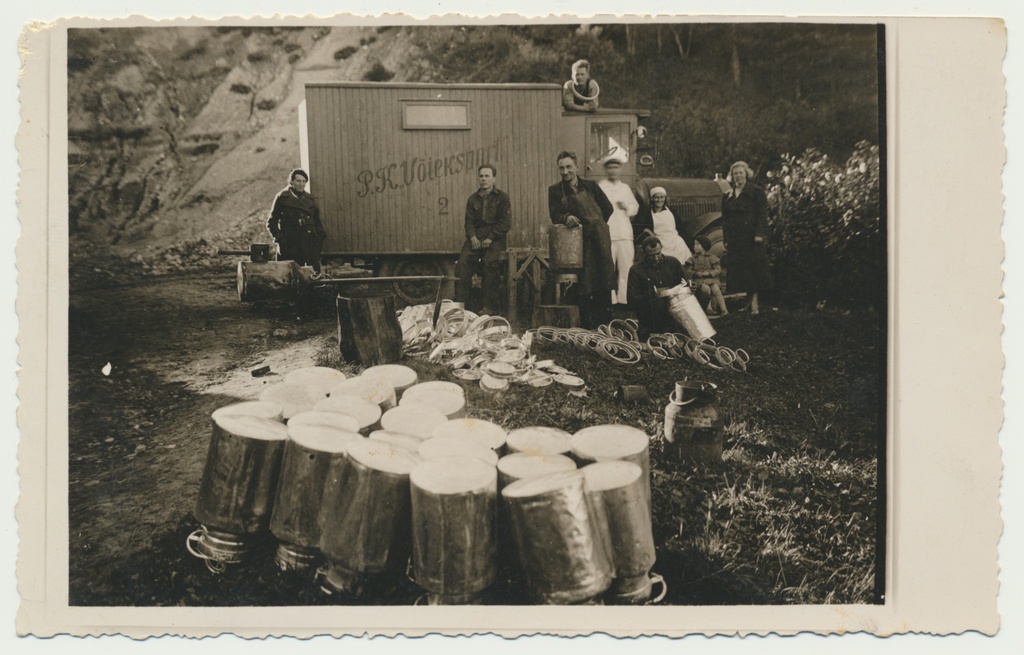 foto, Viljandimaa, Saarepeedi meierei, piimanõude tinutamine, auto, 1935