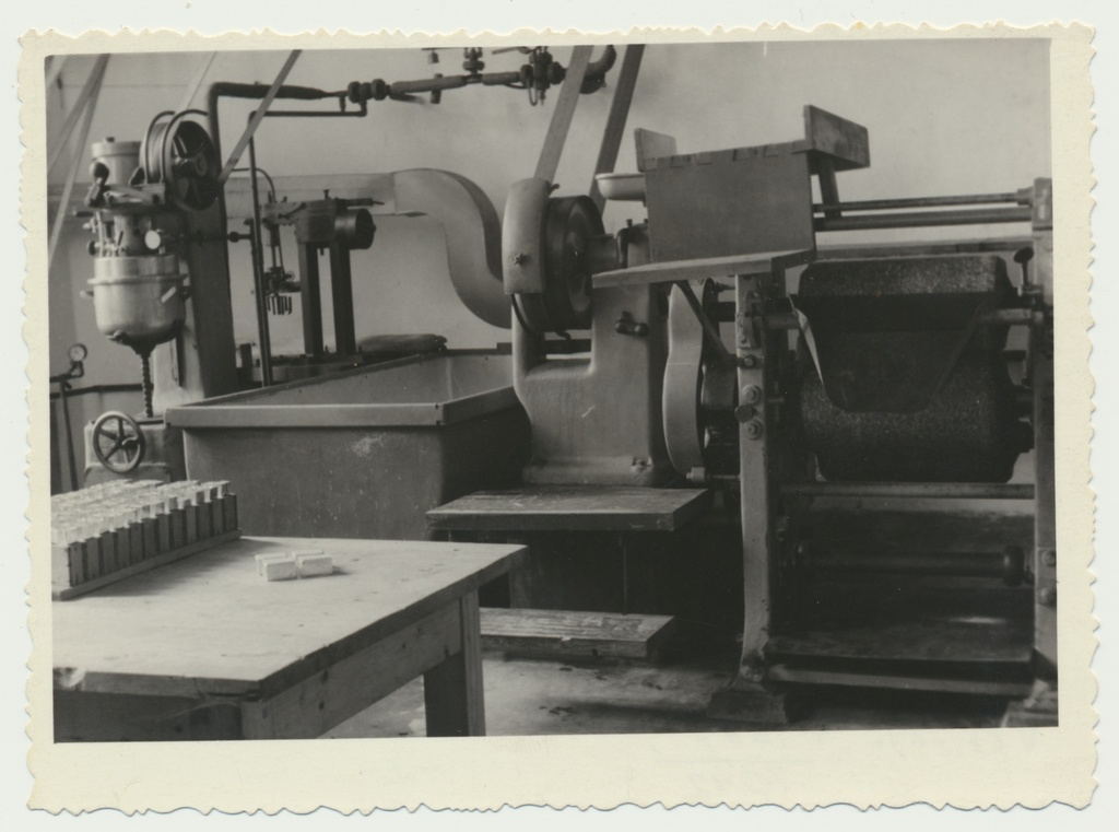 foto, Viljandimaa, Õisu meierei, sisevaade, sulatatud juustu valmistamine, 1950