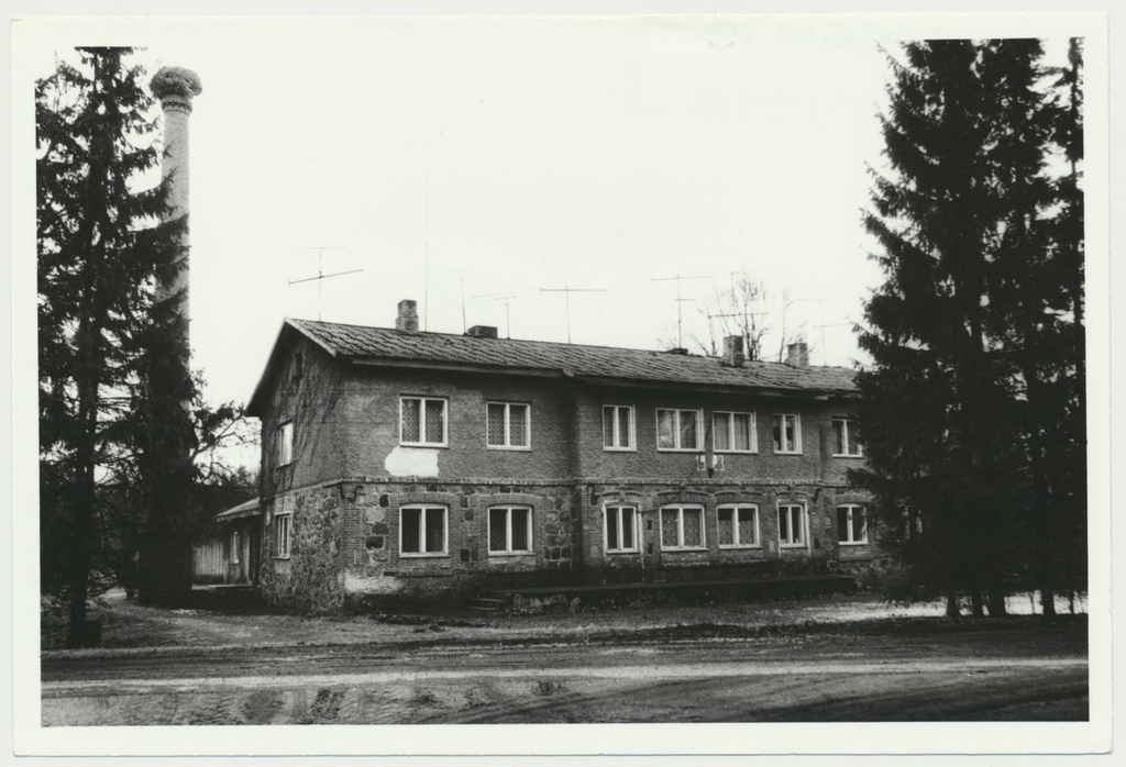foto, Viljandimaa, Puiatu endine meierei, 1993, foto L. Kadalipp