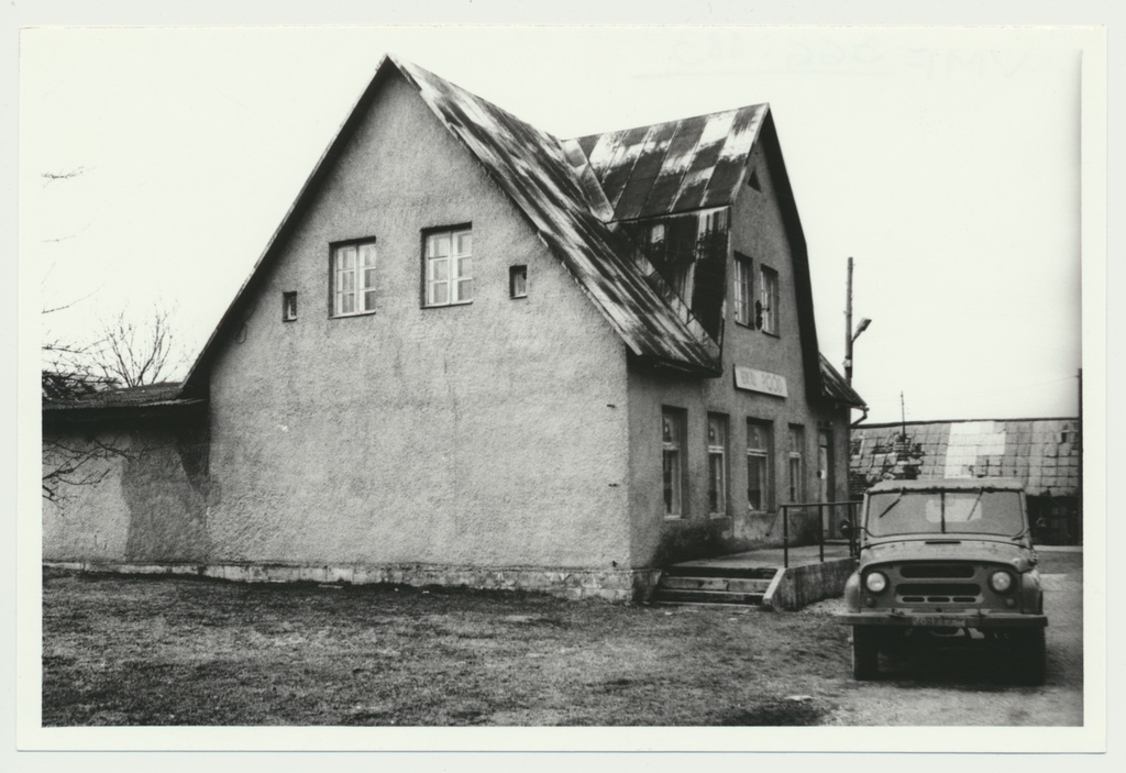 foto, Viljandimaa, Heimtali endine meierei hoone, 1993, foto L. Kadalipp