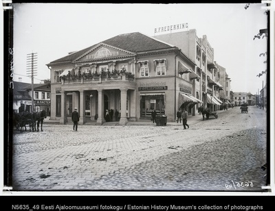 Vaade hoonetele Promenaadi ja Aleksandri tänavate vahel  similar photo