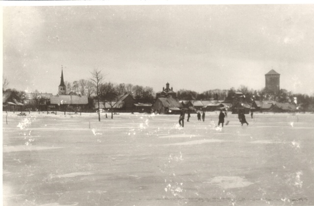 Photocopy, Paide panoram 20th century. In the first half, in the forefront of the swimers on the river ice