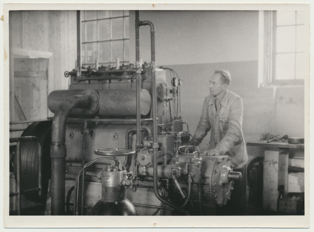 foto, Viljandi Linavabrik, masinaruum, 1947, foto T. Parri