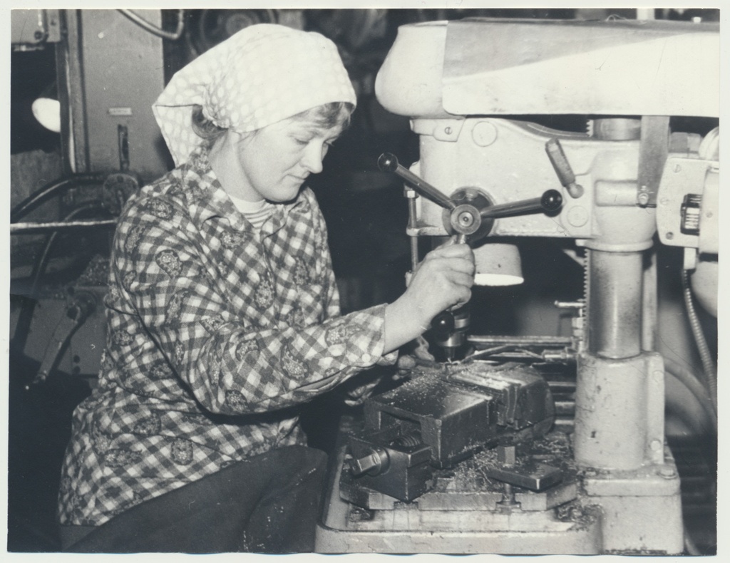 foto, Laine Leetus, u 1975, Mõisaküla