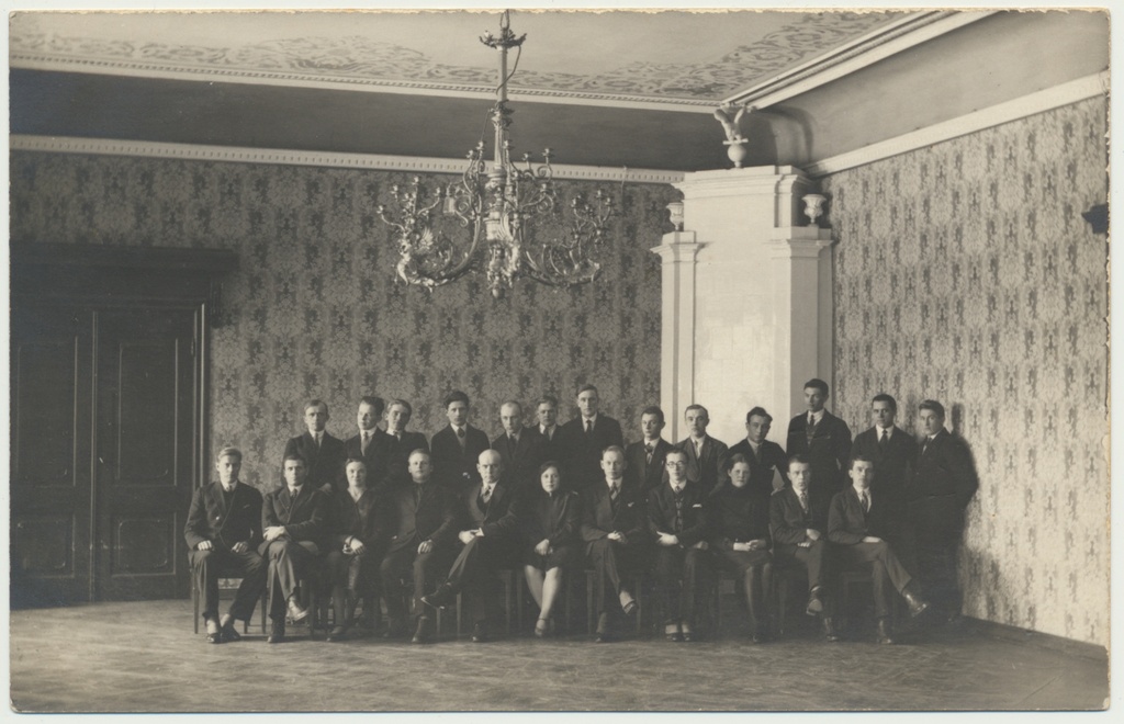 foto, Õisu Piimanduskool, grupp saalis, u 1930, foto P. Eier