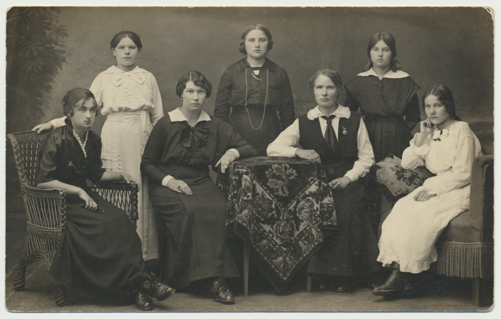 foto, õmblusõpilaste kursus, 1920, foto J. Riet