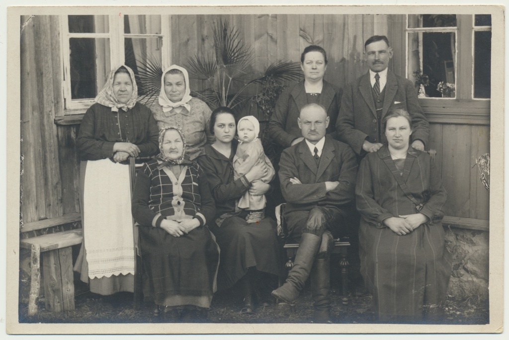 foto, perekond Laane ja sugulased, Jürimatsi talu, 1927