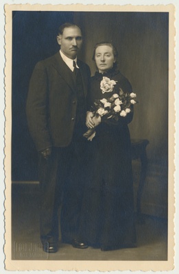 foto, Jaan ja Helene Veldemann, 1936, foto J. Riet  similar photo
