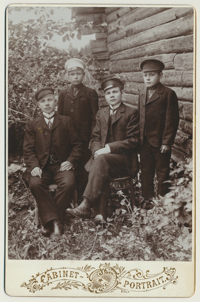 foto, perekond Viitmann, neli poega, u 1900, foto M. Eman