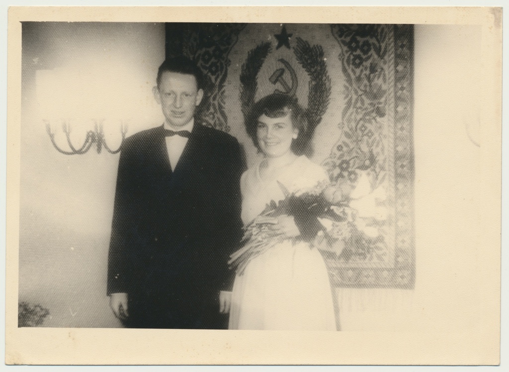 foto, Jaan Meos abikaasaga, abielu registreerimine, 1960, Tallinn