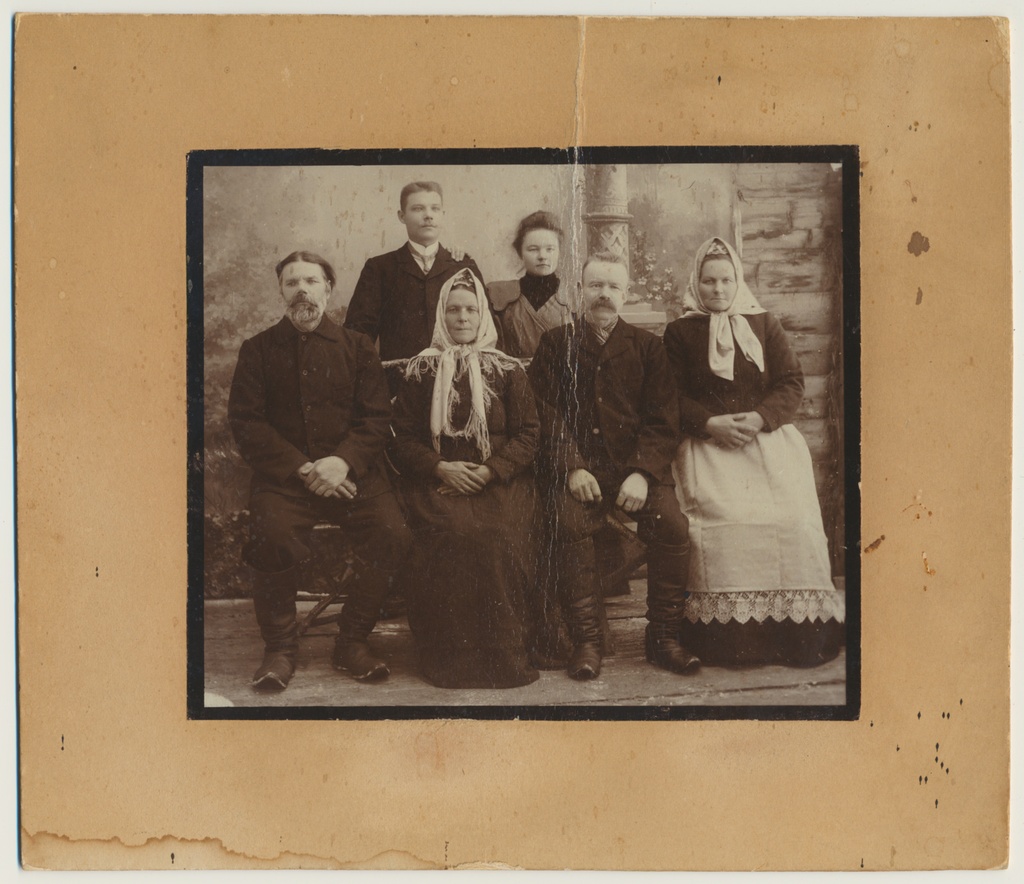 foto, perekonnad Univer ja Kull, u 1915, Karksi