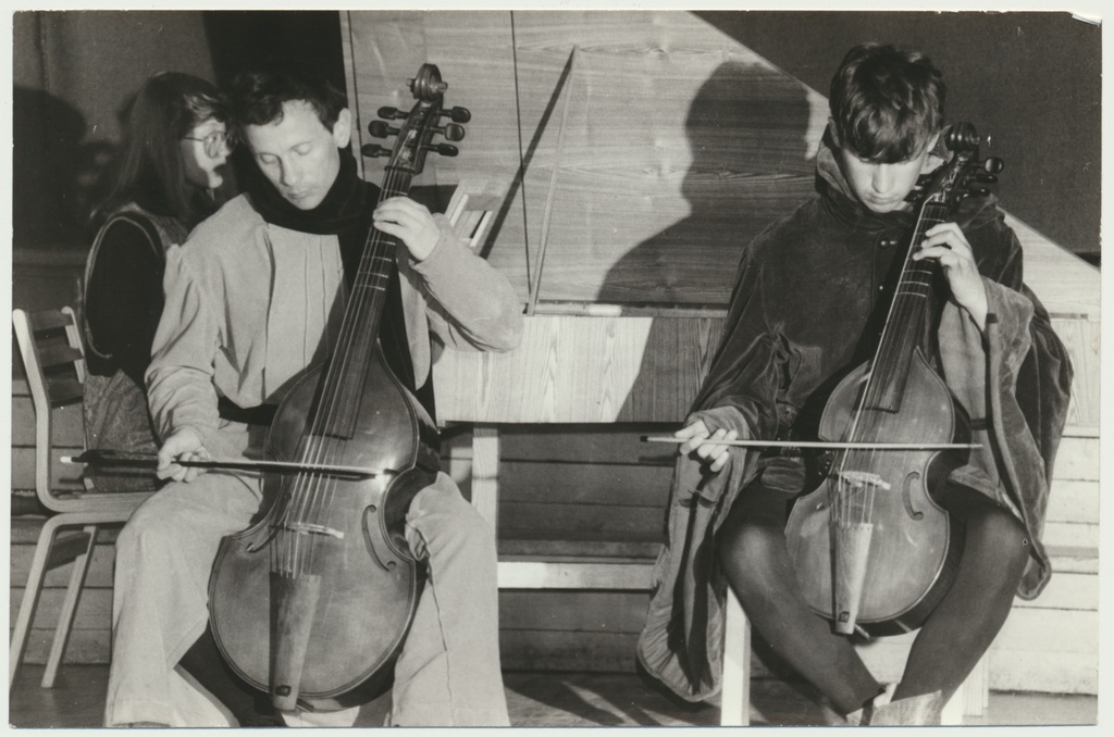 foto, Viljandi Linnakapell, vasakul Tõnu Sepp, u 1980