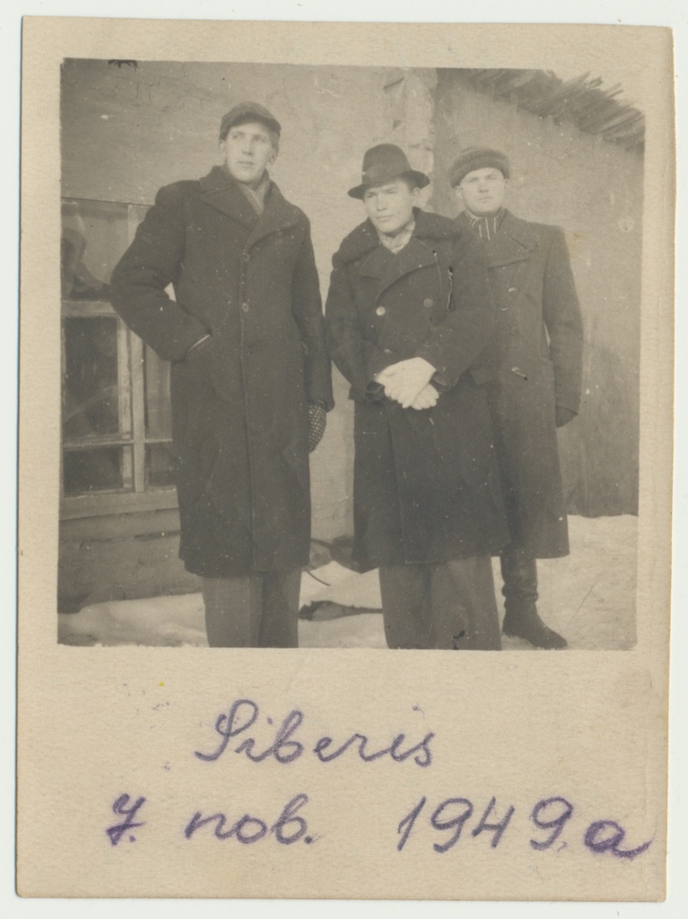 foto, Hans Kütt ja 2 meest, Siberis, 1949
