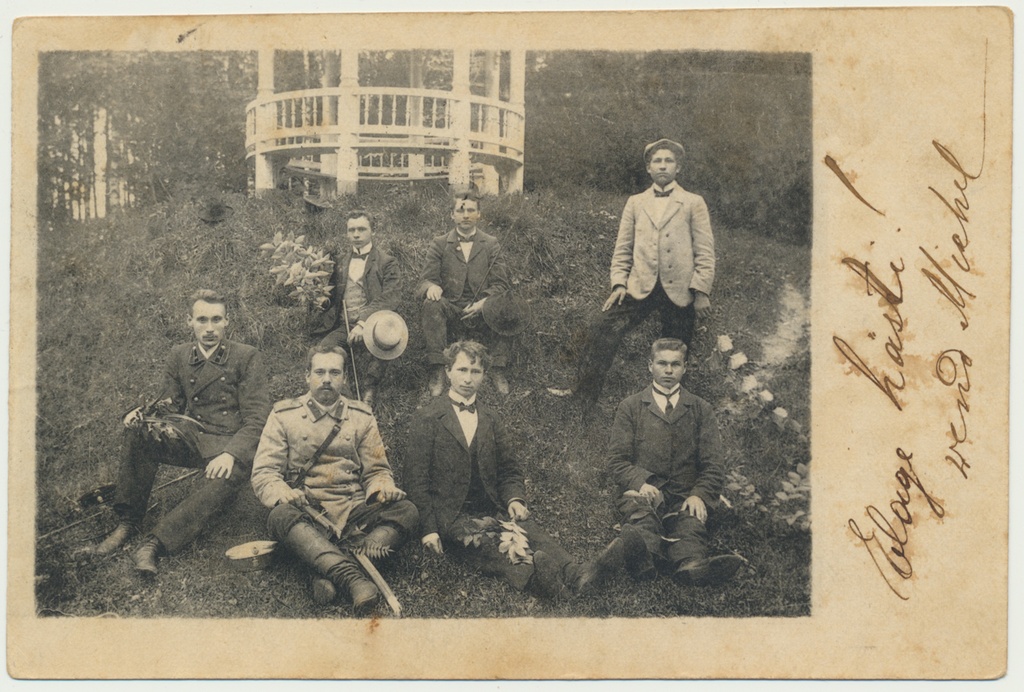 trükipostkaart, grupp noormehi looduses, Voltveti?, 1905