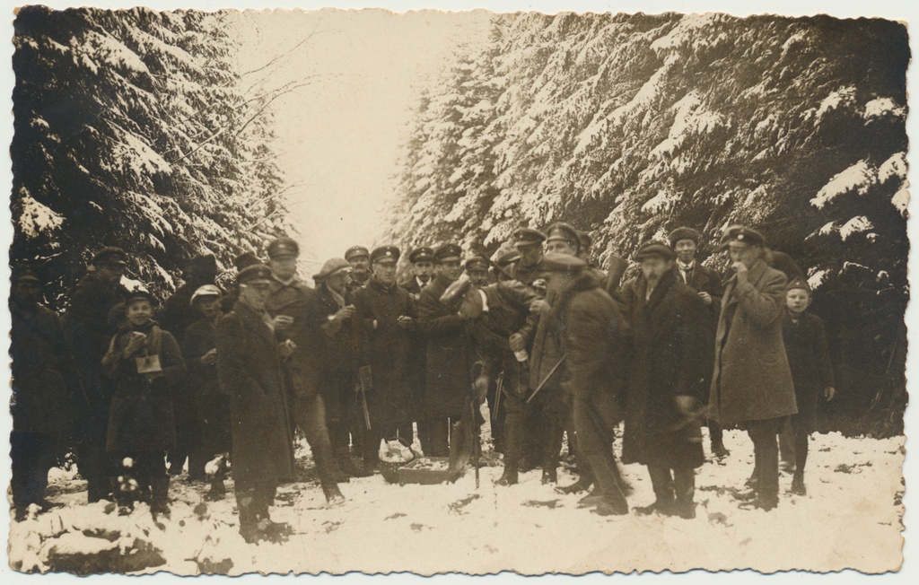 foto, Viljandimaa, Loodi? metskonna töötajad jt metsas, lõuna, u 1930, foto A. Järvekülg