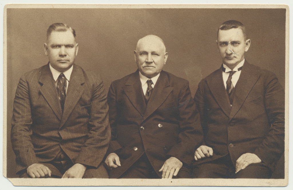 foto, Viljandimaa, Võhma, J. Scheller, H. Männik, J. Pahl, u 1935, foto A. Must