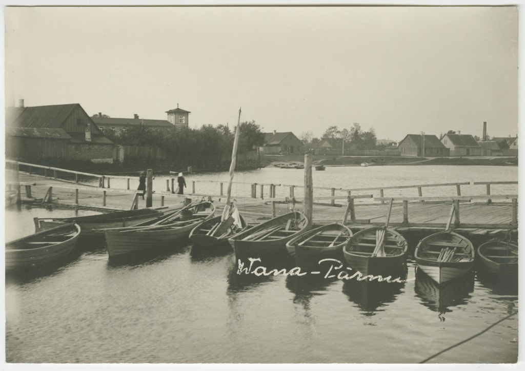Bridge in Vana-Pärnu. The bridge at the boats.