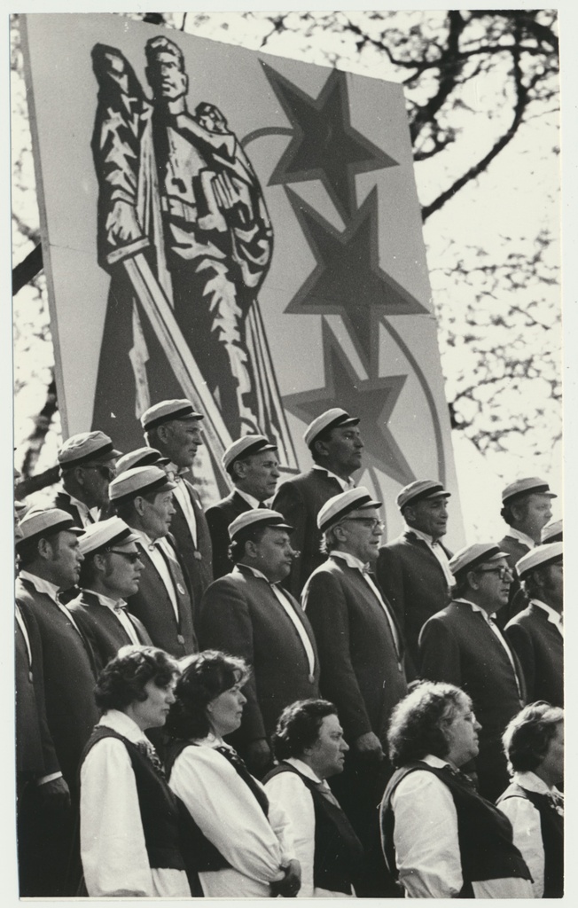 foto, Viljandi, kontsert sõjaveteranidele, 09.05.1975, foto E. Veliste