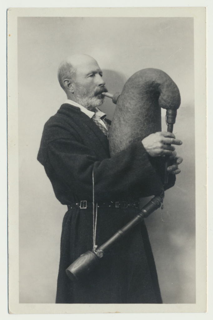 foto, Saaremaa, torupillimängija Jaan, Mustjalast, u 1925, foto Parikas