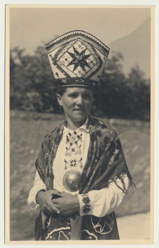 foto, rahvariided, Muhu, naine, u 1930, ERKA-Foto