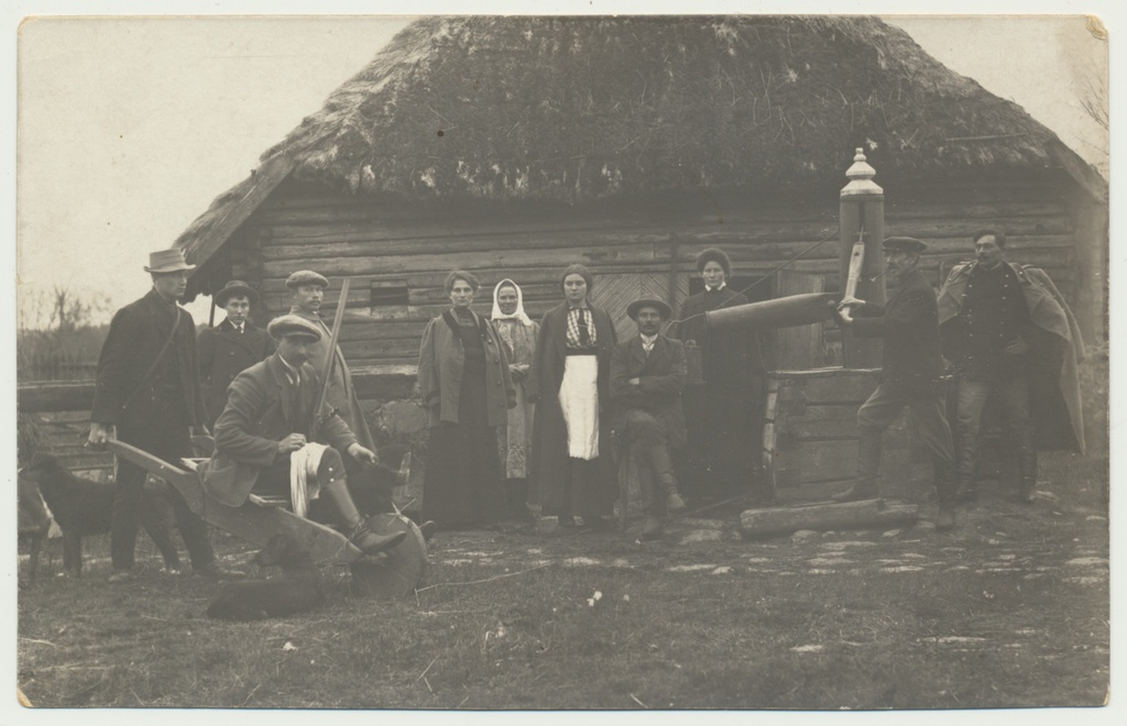 foto, Viljandimaa, Võisiku vald?, talu, kaev, ait, grupp, u 1930