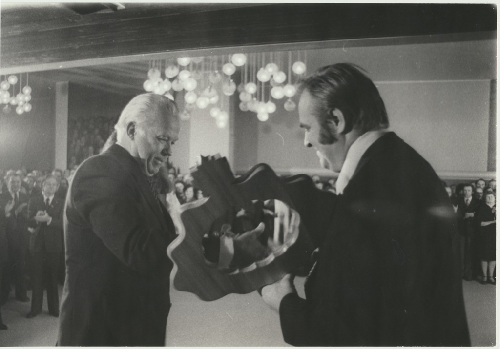 foto, Viljandi, teater Ugala uue hoone avamine, 1981, foto E. Veliste