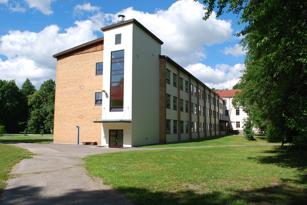 Tihemetsa educational building