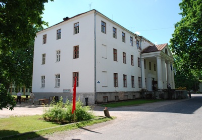 Tihemetsa sovhoostehnika main building. rephoto